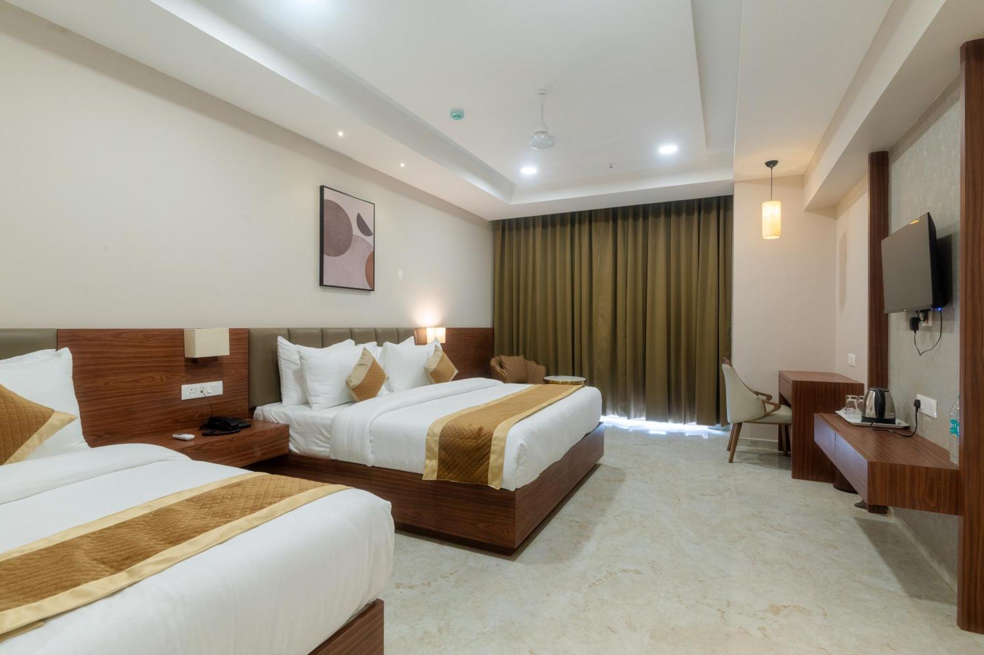 Vits Satyajeet Karad Hotel ภายนอก รูปภาพ