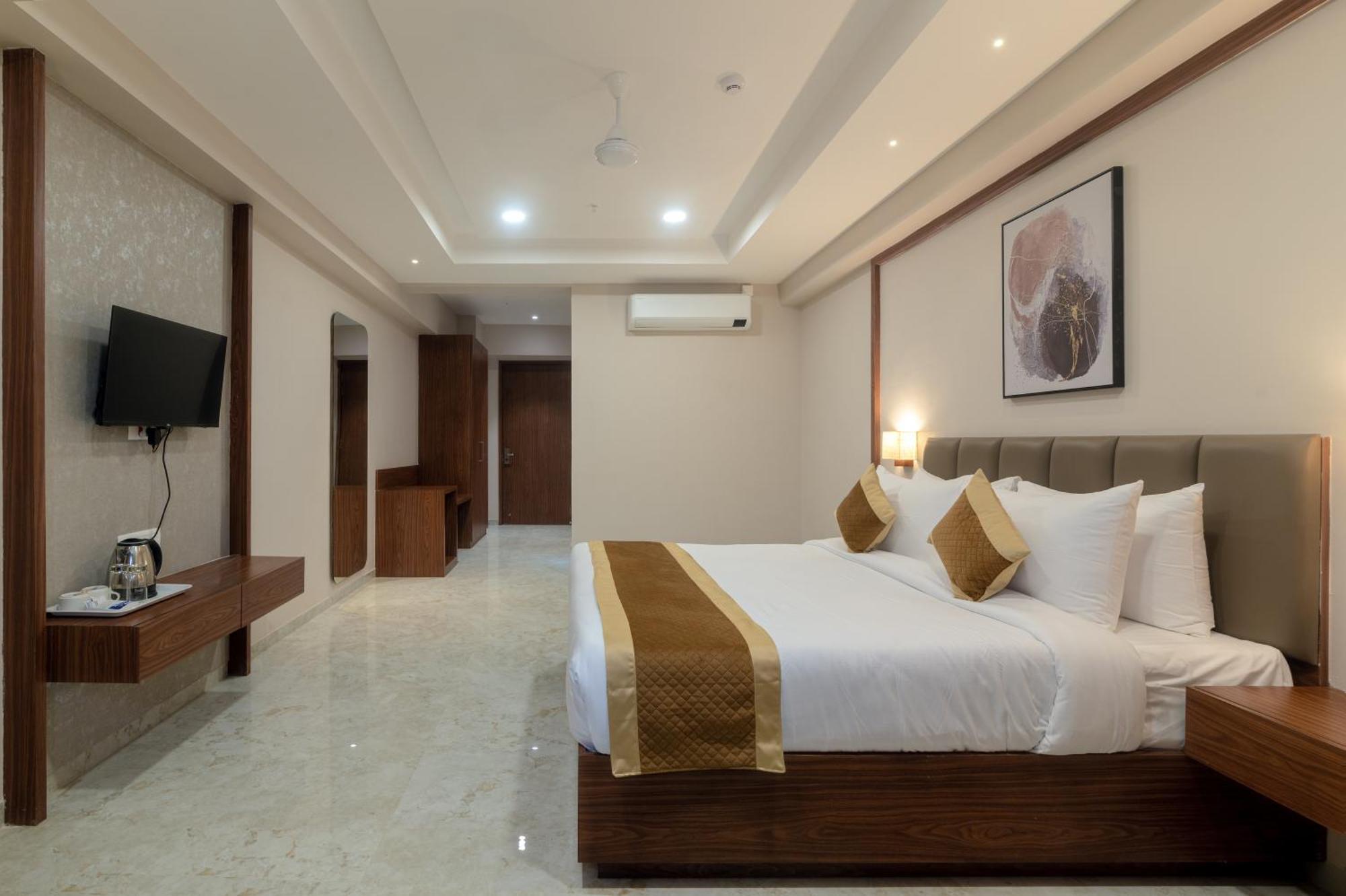Vits Satyajeet Karad Hotel ภายนอก รูปภาพ