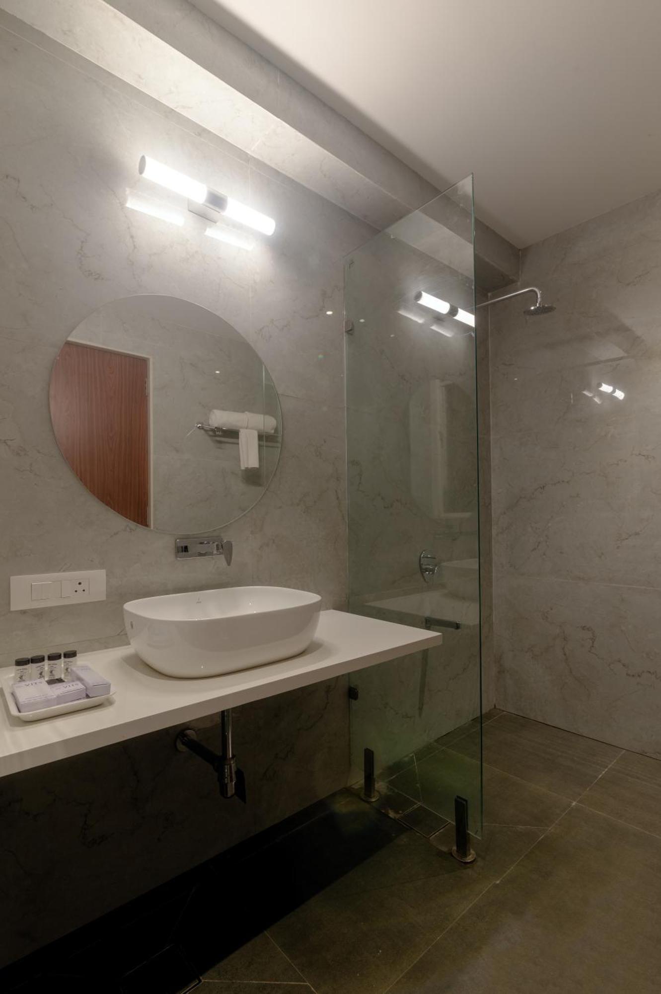 Vits Satyajeet Karad Hotel ภายนอก รูปภาพ