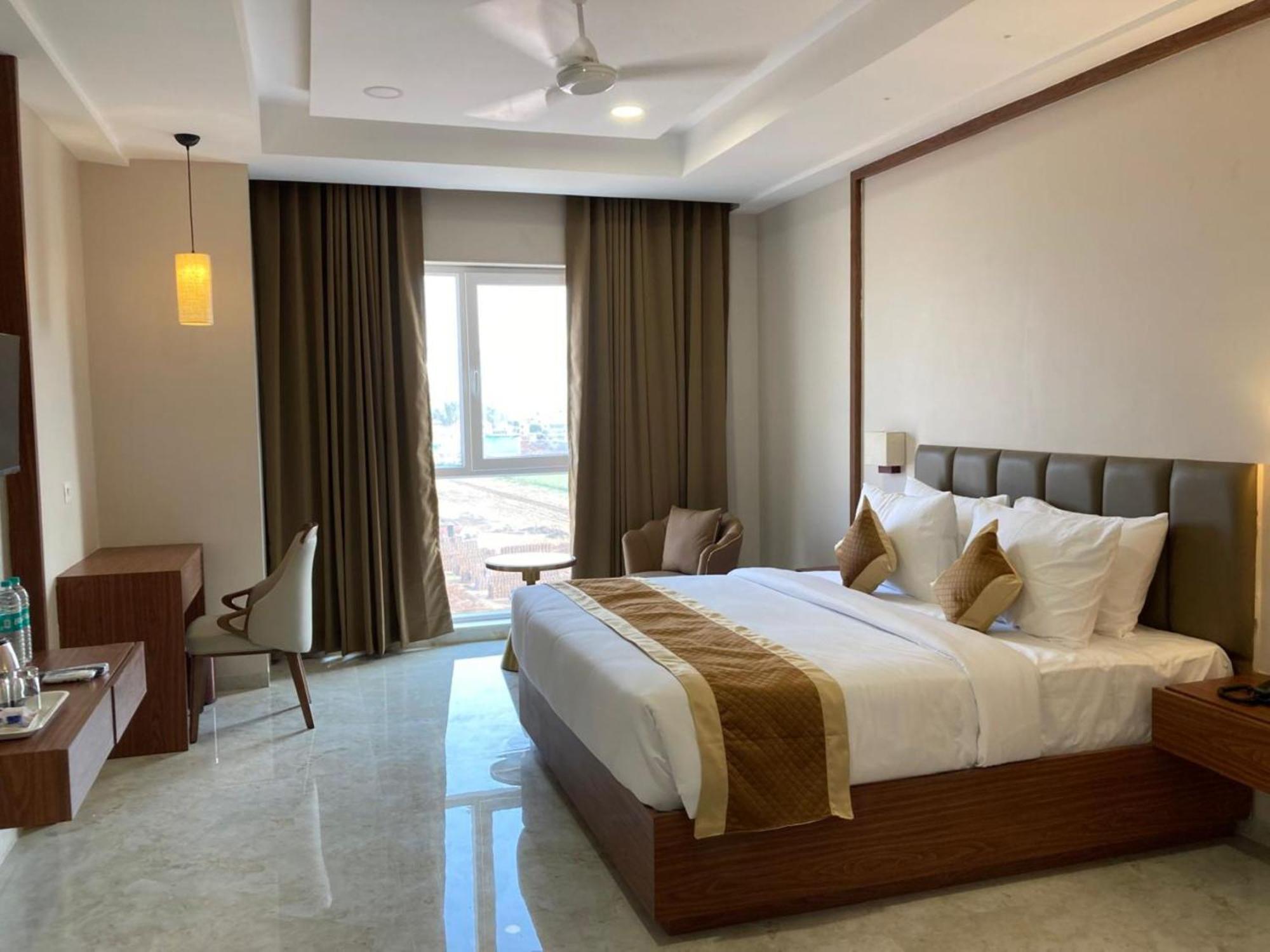 Vits Satyajeet Karad Hotel ภายนอก รูปภาพ