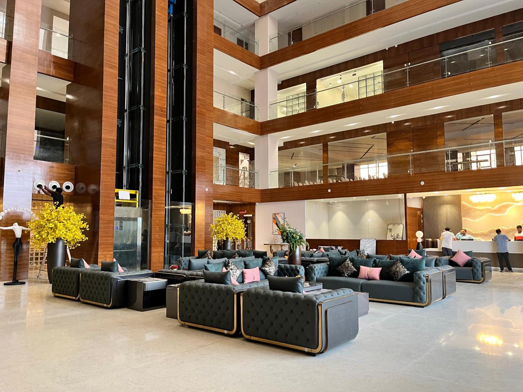 Vits Satyajeet Karad Hotel ภายนอก รูปภาพ